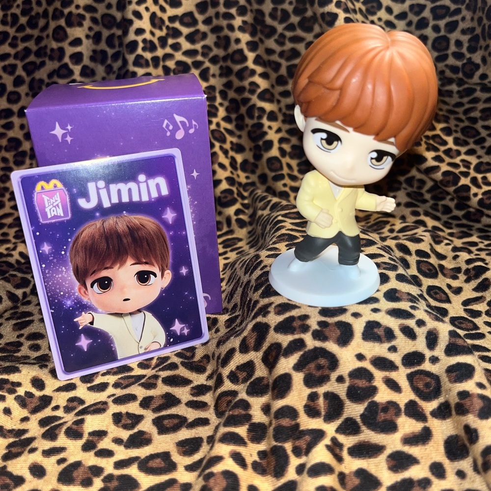 TinyTan Purple Collectible Figure Pack by McDonald BTS collection!